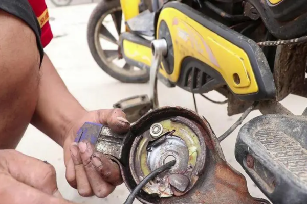 曲靖市电动车刹车故障